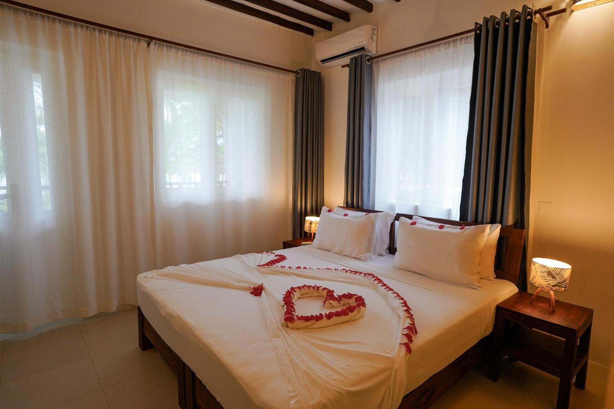 Manolo Beach Resort Uroa Rum bild