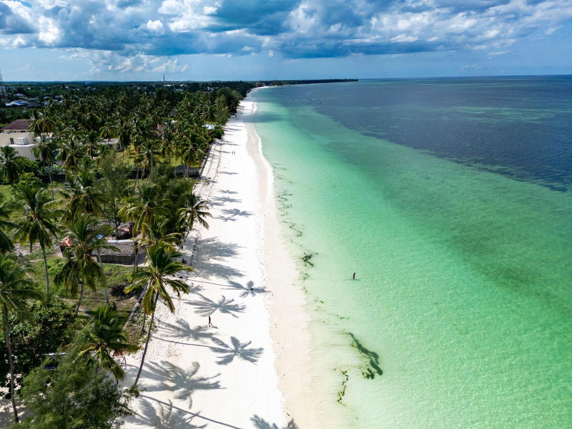 Manolo Beach Resort Uroa Exteriör bild