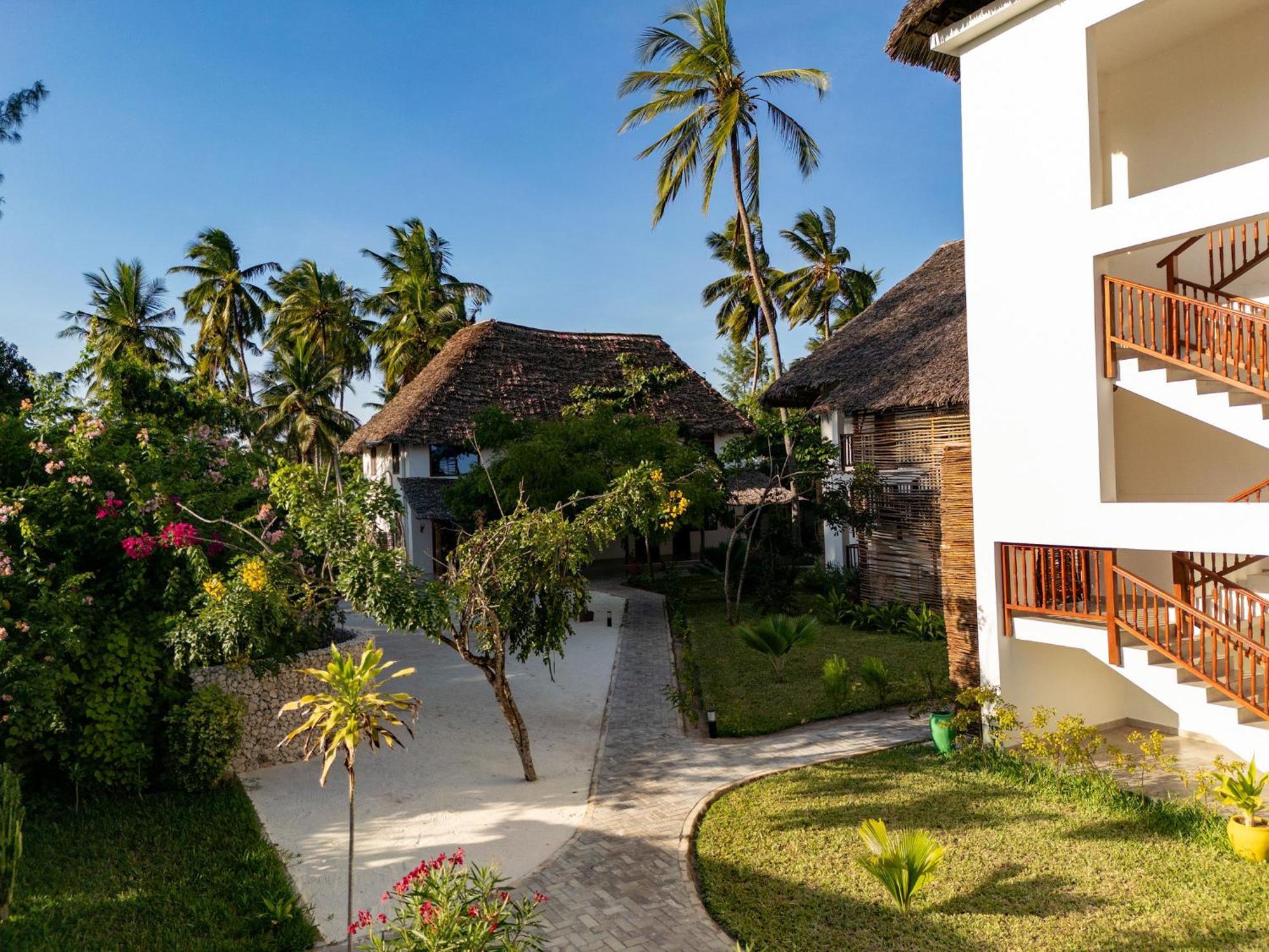 Manolo Beach Resort Uroa Exteriör bild