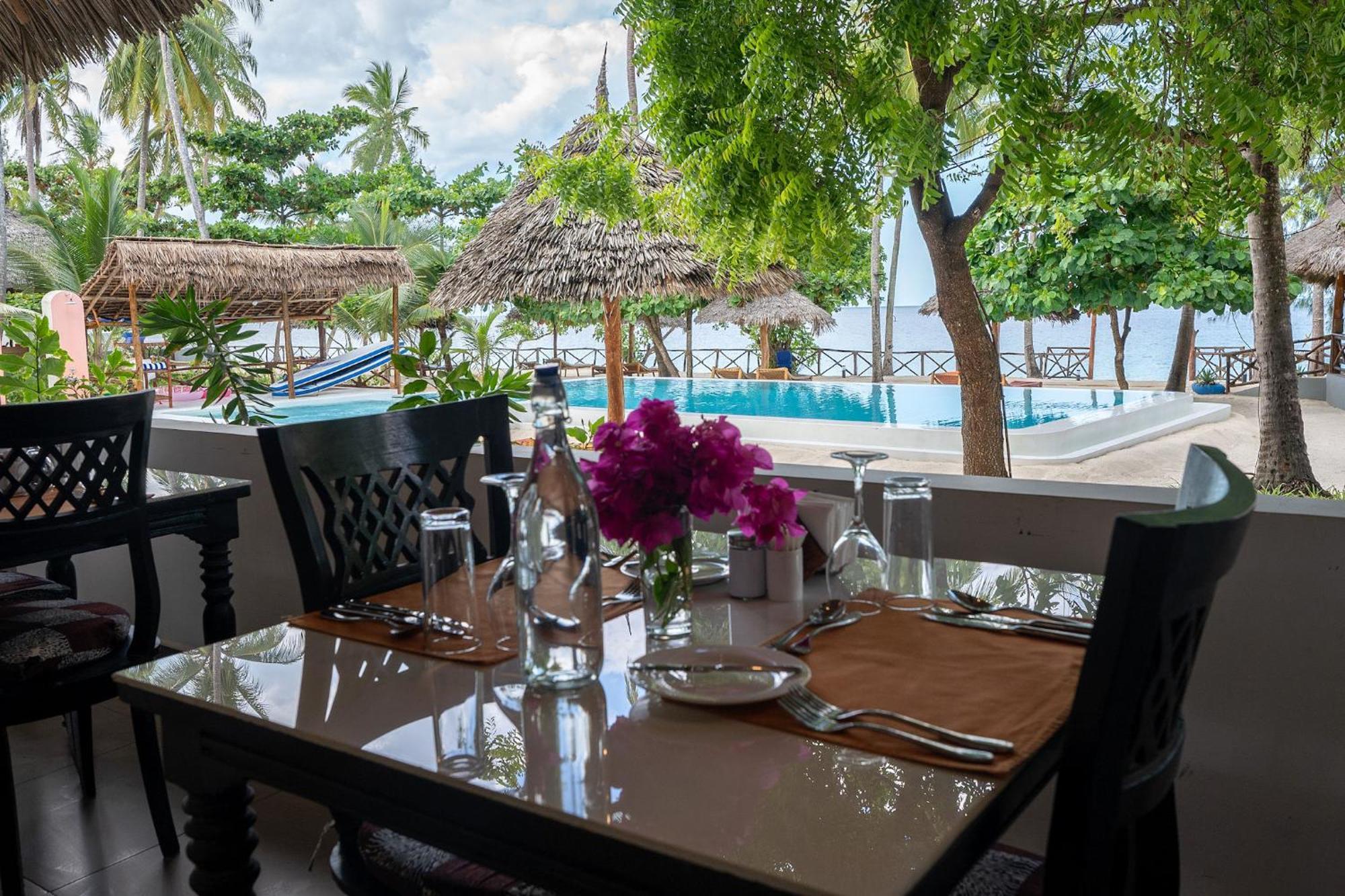 Manolo Beach Resort Uroa Exteriör bild