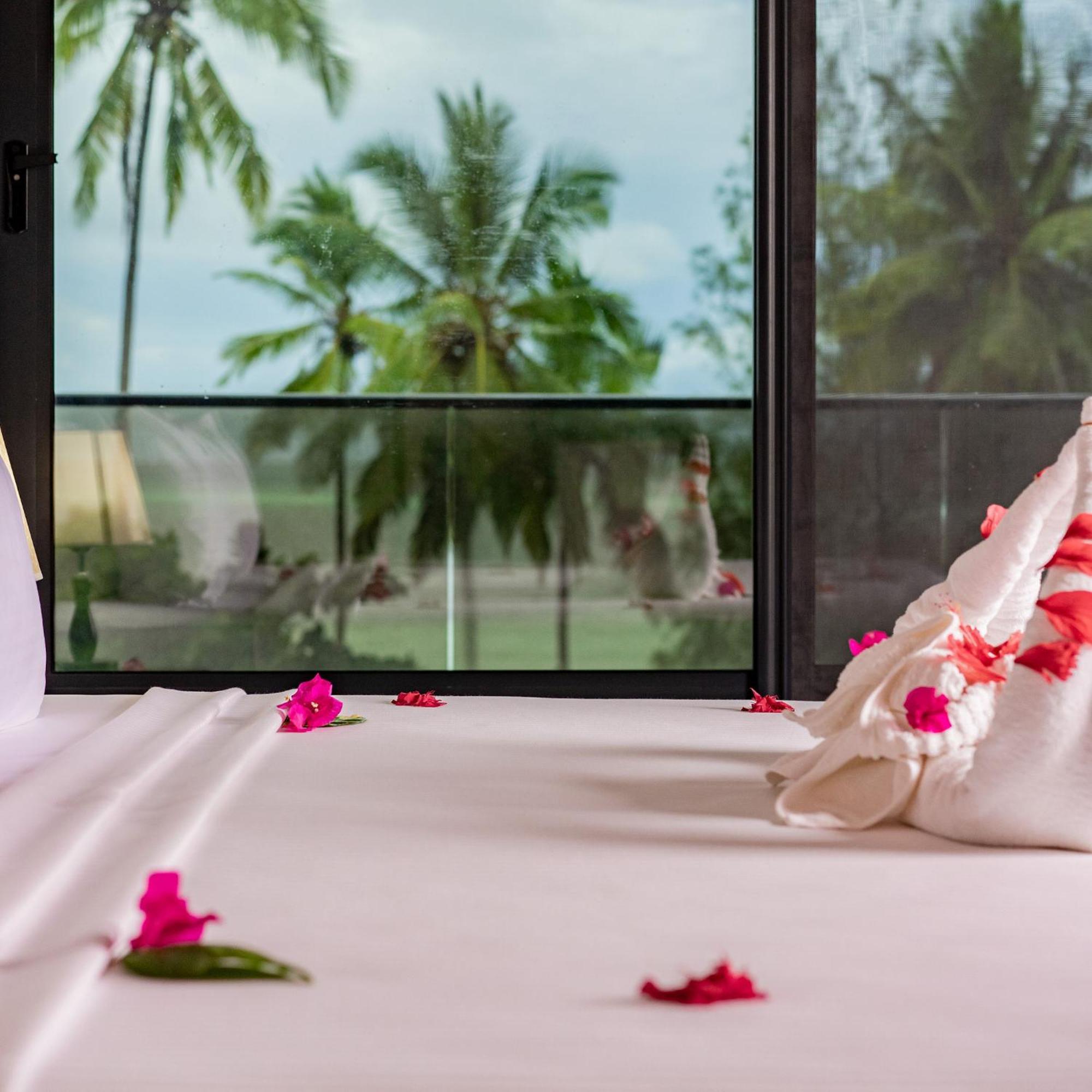 Manolo Beach Resort Uroa Rum bild