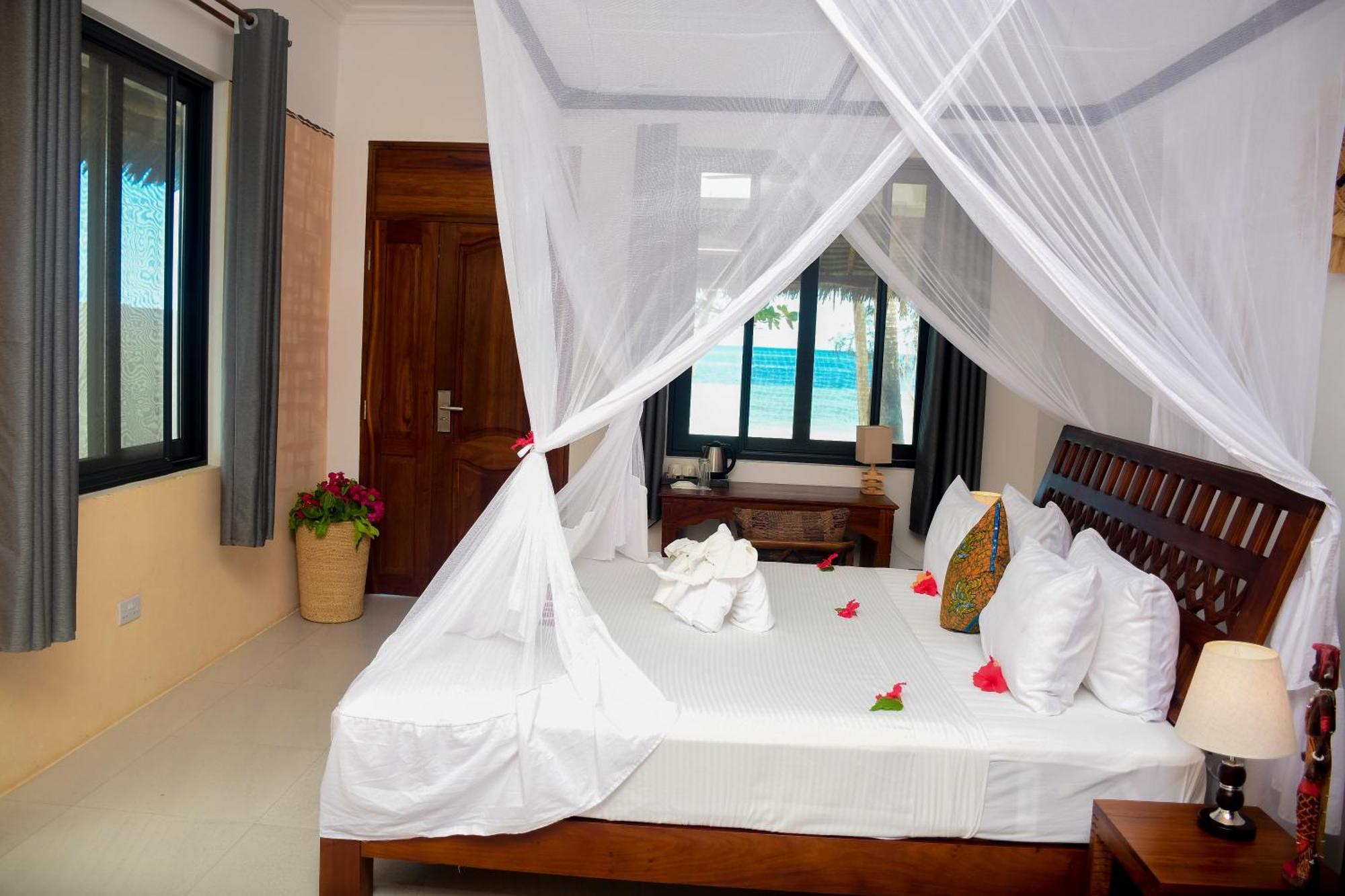 Manolo Beach Resort Uroa Exteriör bild